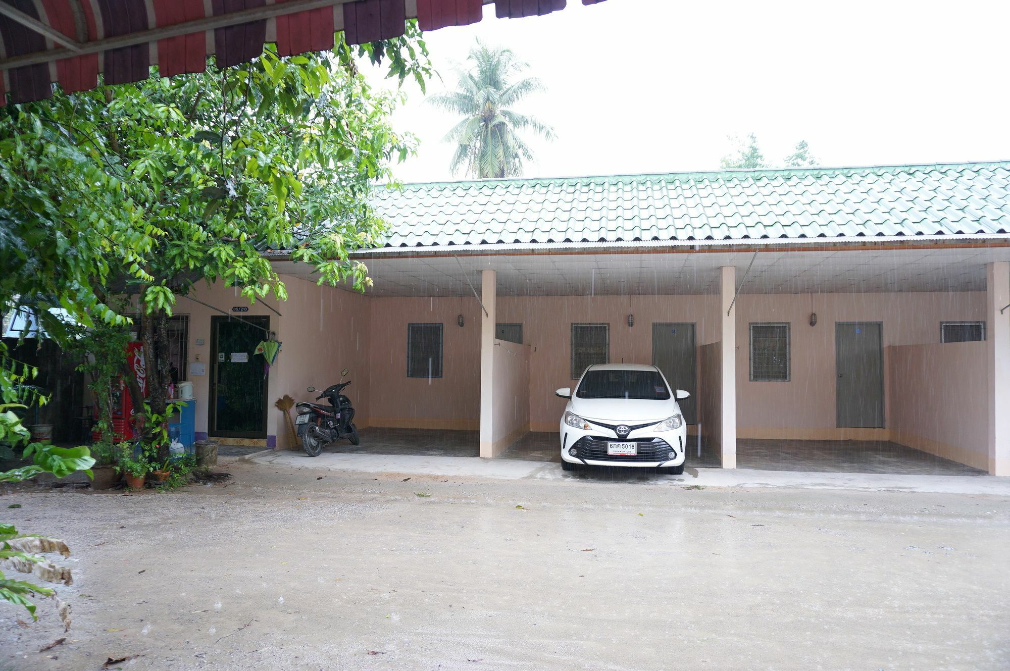Montra Guesthouse Ranong Buitenkant foto